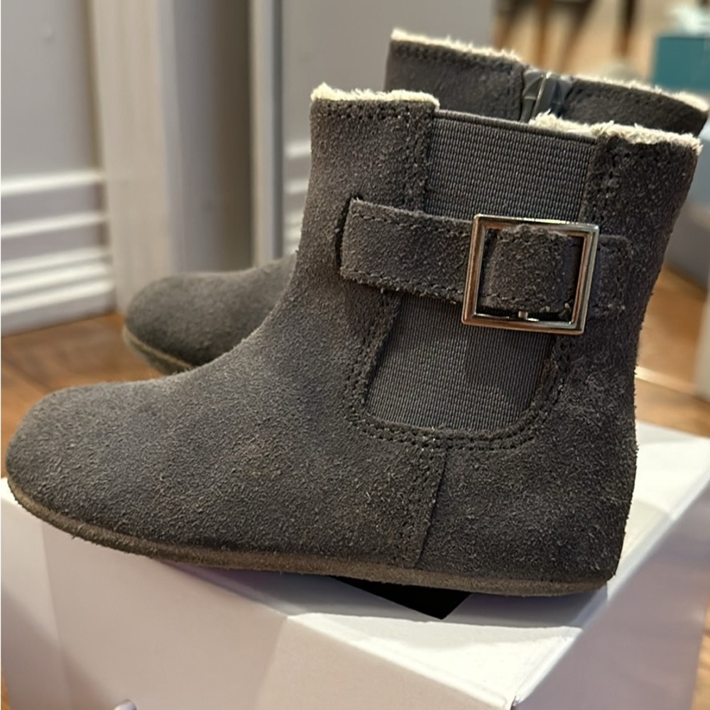 EUC Robeez Grey Gwen Boots size 12-18 months baby girl shoes